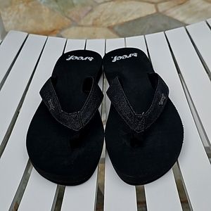 NWOT Reef Glitter Flips Flops, Black, 8M